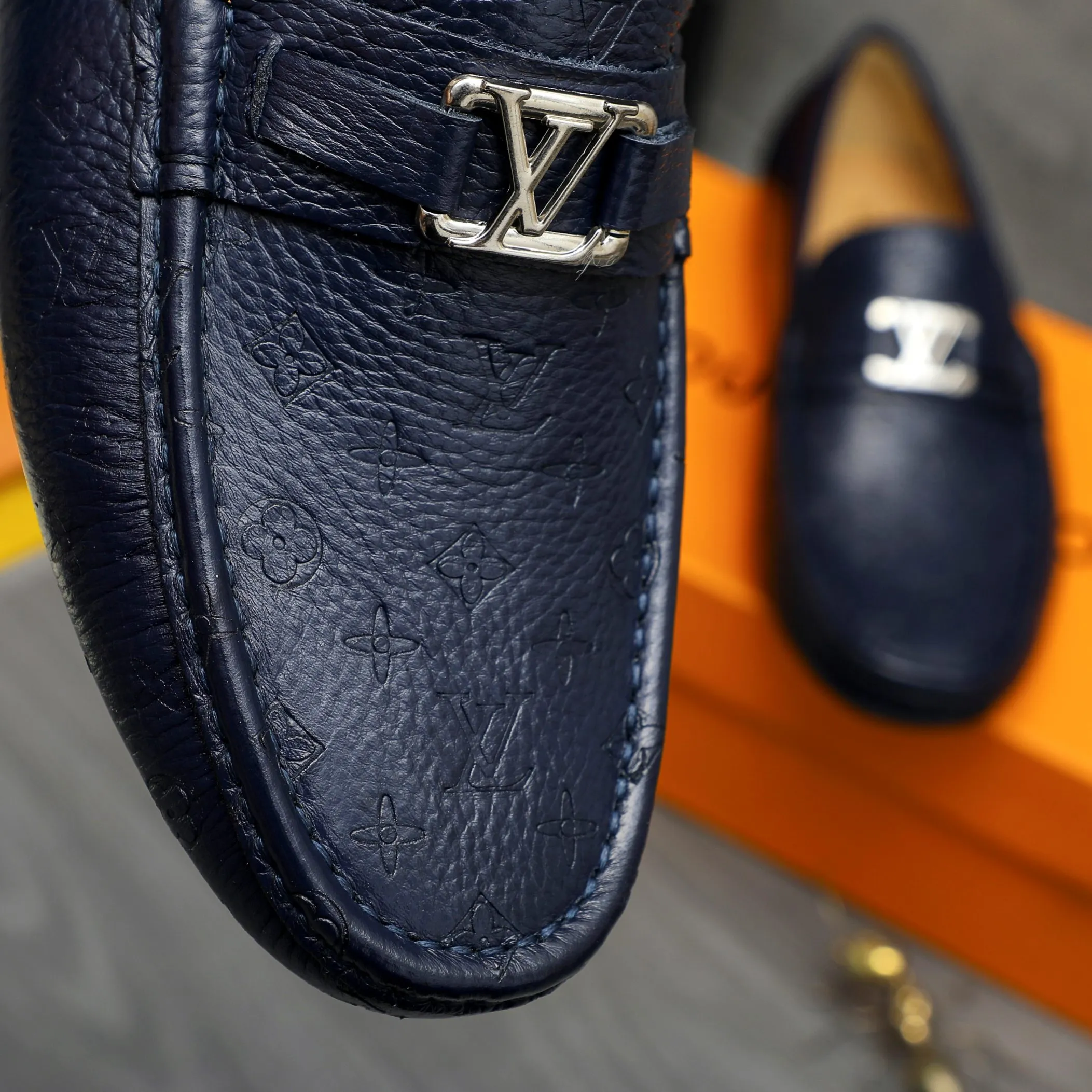 Men's shoes 💰p420 Product trademark: LV (Louis Vuitton) casual slip-on men's shoes Regular size: 38-44 Product material: Selected pebbled cowhide embossed upper, sheepskin lining, rubber outsole